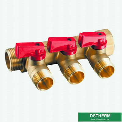Duas maneiras a seis distribuidores de bronze dos separadores de água das maneiras para a tubulação de Pex com as válvulas de bola para o fornecimento da água quente
